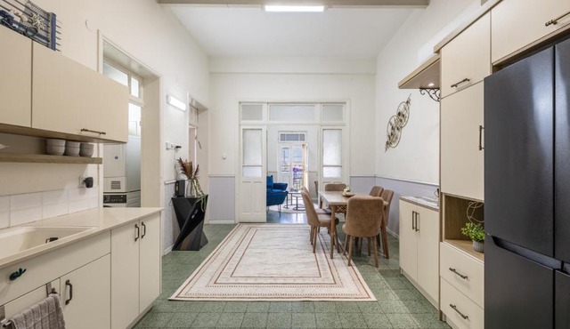 Harbor Balcony – 3-Room Apt, Central Haifa