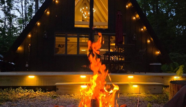 Harbor Springs Escape, renovated chalet that sleeps 6, near Nubs & Boyne.