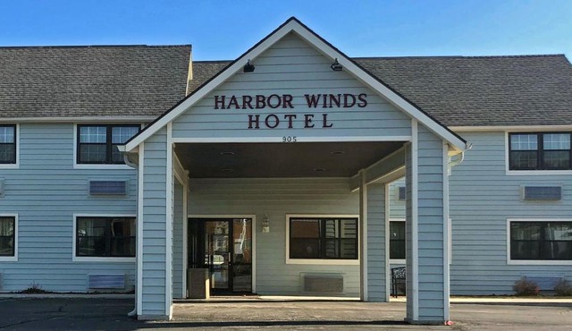 Harbor Winds Hotel