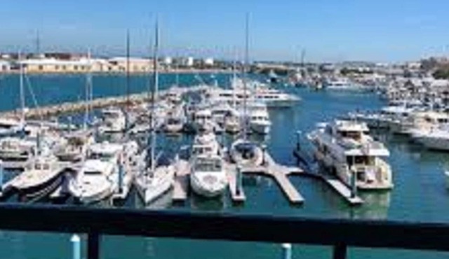 Harborview 5th floor 2BR, 2Bath, full kitchen penthouse suite