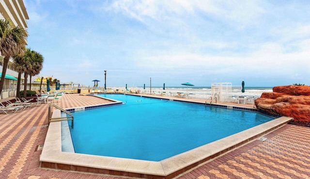 Harbour Beach Resort 605 | Amenities + Ocean Views