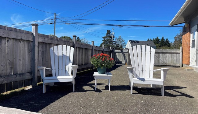 Harbour view home in West Pubnico. Quiet neighbourhood, great place to relax.
