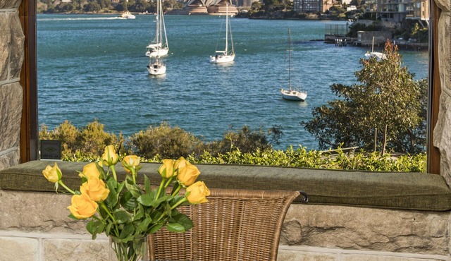 Harbourfront/Opera House and Harbour Views/Cremorne Point/Ferry