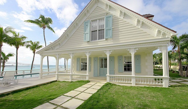 Harbourside house with private pool - amazing sea views!