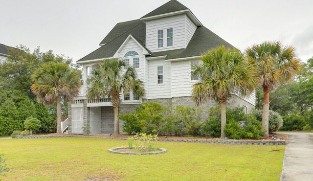 Harkers Island Vacation Rental with Pool Table!