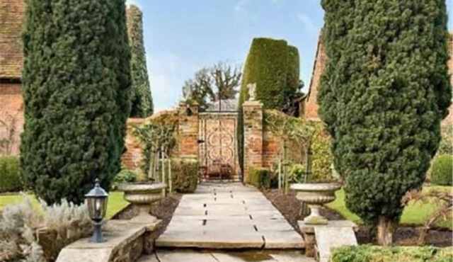 Harlington Manor