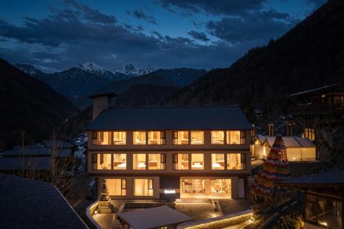 Harmony Zen Retreat in Jiuzhai Valley