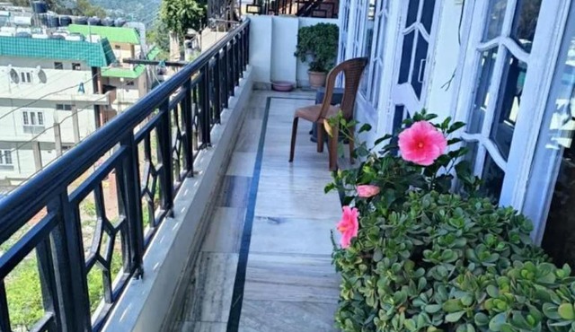 Harmony Homestay Couple & Family friendly prime location Easy access to Mall Rd -City view