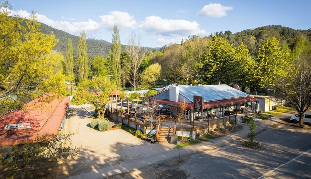 Harrietville Snowline Hotel