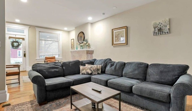 Harrison West Brick| 5 BR w/extra beds
