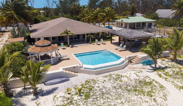 Hart House, vast patio with hot tub, heated pool & outdoor bar on Flamingo Bay