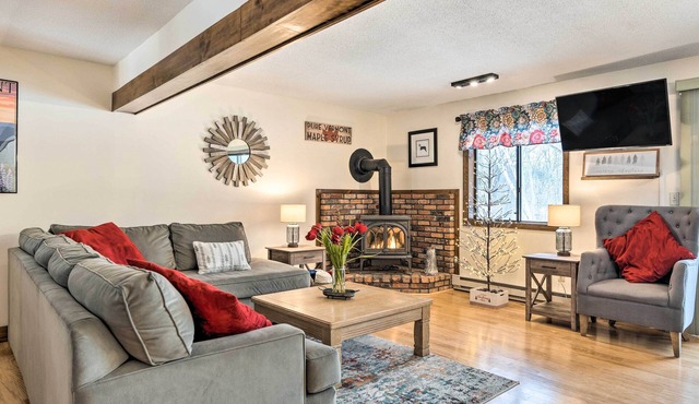 Hartford Escape w/Fire Pit ~ 3 Mi to Ski & Golf!