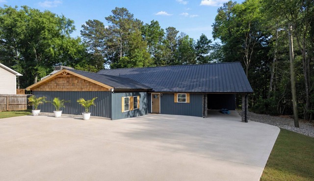 Hartwell Hideaway | Hot Tub, Dock & Game Room