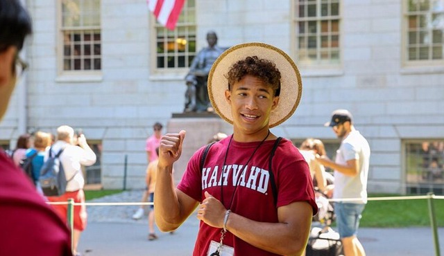 Harvard University Campus Walking Tour from Cambridge