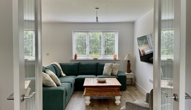 Harvest Hideaway - private Hot Tub, spacious, pet friendly & 3 parking spaces!