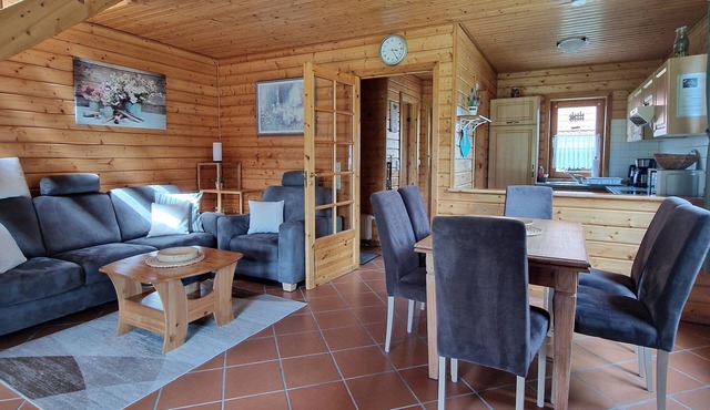 Has-63 Holzblockhaus, 4 Pers., 65qm - Naturerlebnisdorf Blauvogel