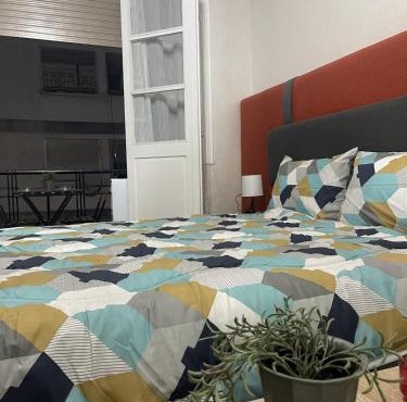 Hassan Centre Studio-No Elevator-Wi-Fi &-Smart TV -CAN 2025