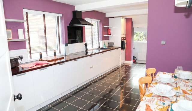 Hassocks Hideaway with Parking & Garden