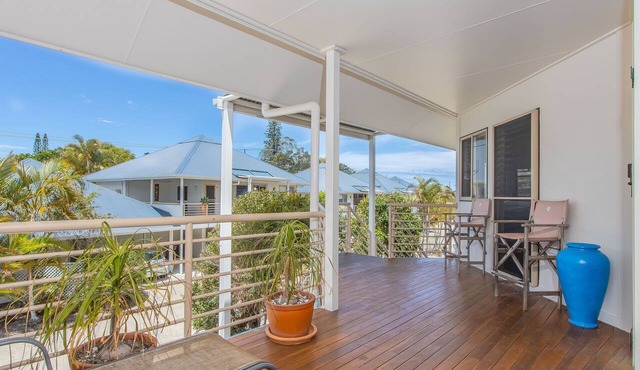 Hastings Cove - 2 Bedroom Upstairs Garden Apartment!