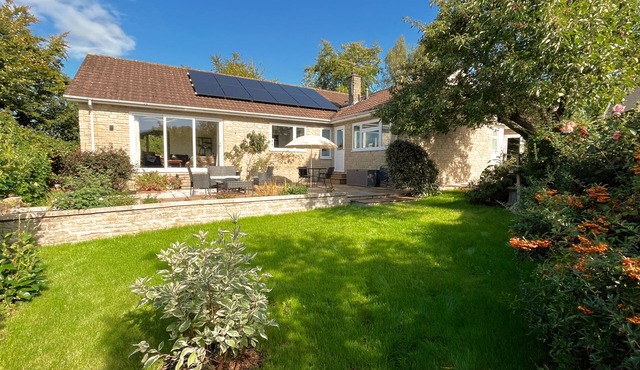 HATHERLOW - Idyllic Private Retreat in Charming Wedmore