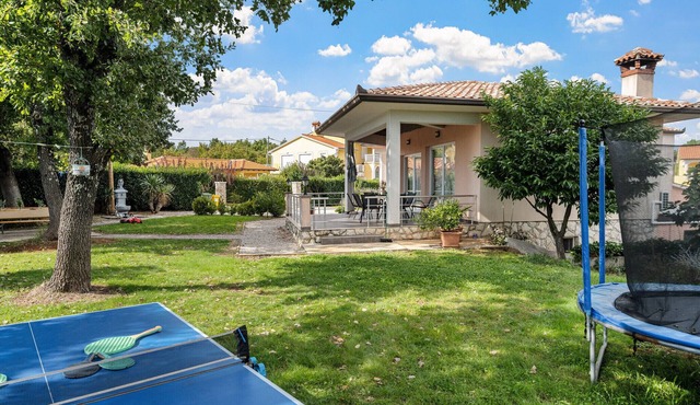 Haus D&E with private Pool by 22Estates