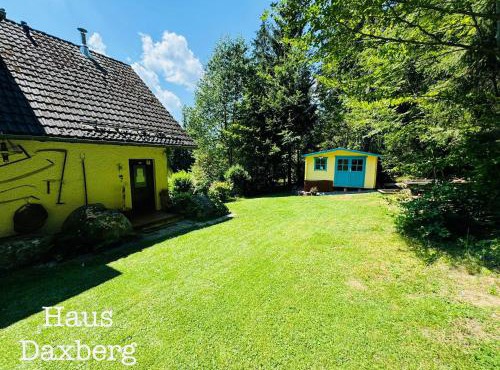 Haus-Daxberg-idyllisch-gelegen-im-Bayerischen-Wald-Ferienwohnung-mit-Zimmer-Kueche-Bad