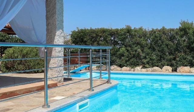 Haus in Budoni mit Schwimmbad und Privatparkplatz by Interhome