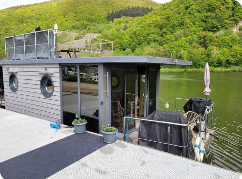Hausboot auf der Mosel