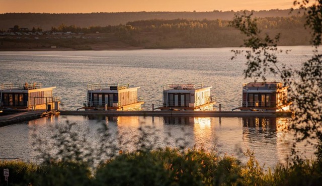 Hausboote und Ferienhäuser Marina Mücheln