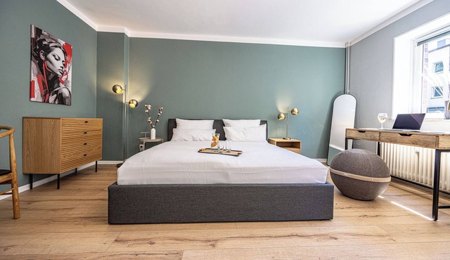 have-a-nice-stay - modern, near train station, quiet, 15 minutes by train to HH