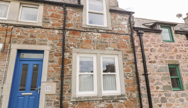 HAVEN COTTAGE, family friendly, with a garden in Kirkcudbright