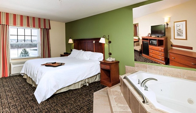 Haven for a Lover's Getaway! Free Breakfast