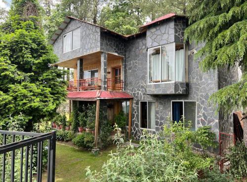 Haven Mushkpuri Heights - 5BR Home with Lawn in Dunga Gali