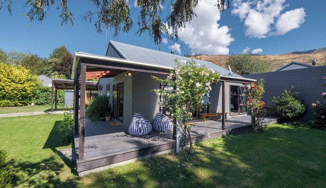 Haven on Heuchan - Wanaka Holiday Home