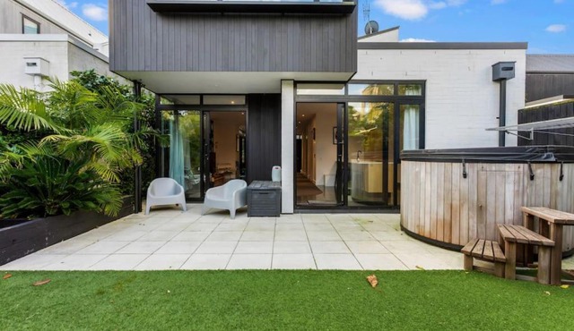 Havenview Residence with courtyard