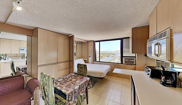 Hawaiian Monarch 1607 condo