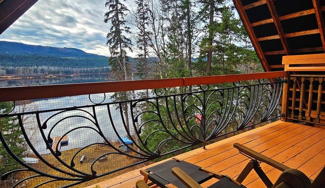 Hawkins Lakefront Cabin with Breathtaking Views