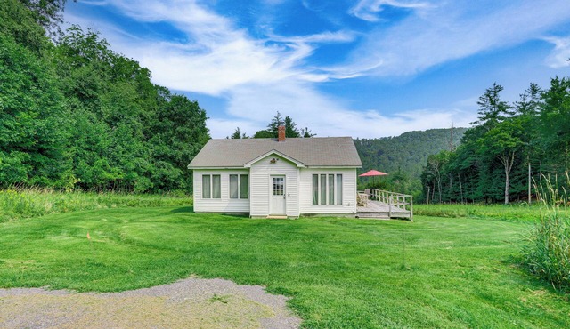 Hawley Home w/Deck: 4 Mi to Berkshire East Resort