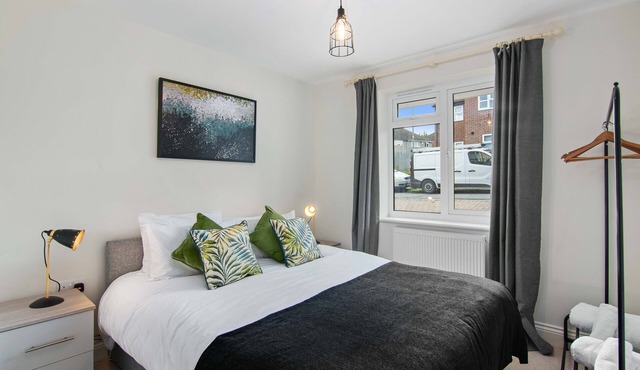 Hawthorn - Oxford with Parking and Garden
