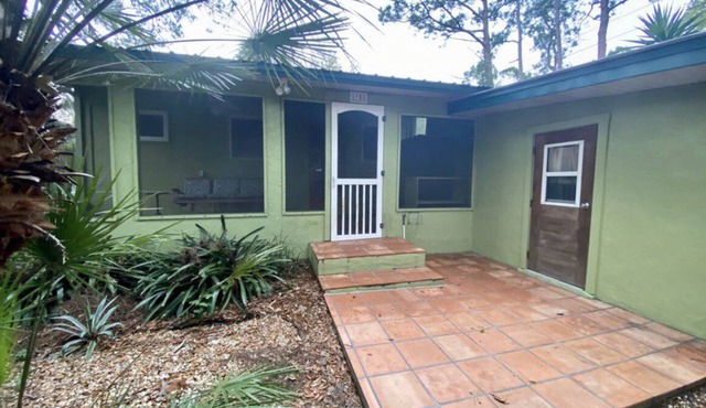 Hawthorne Hideaway - A secluded cottage nestled in palms and pines.