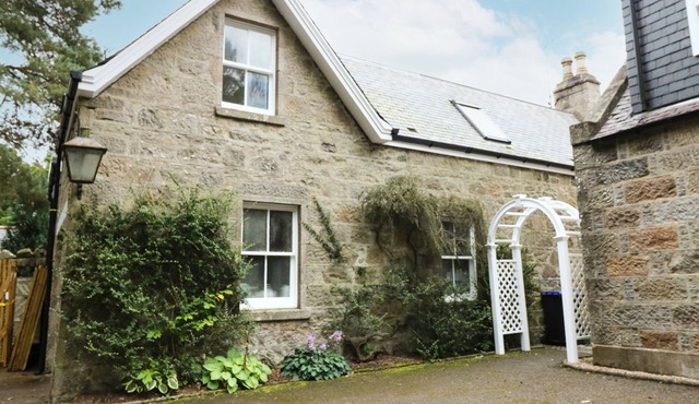 HAYLOFT, pet friendly, with a garden in Mintlaw