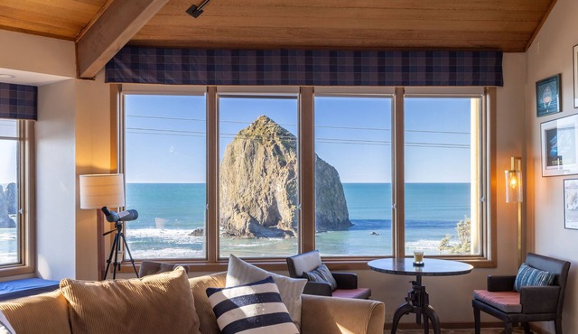 Haystack Vista * Hot Tub W/View* Beach Access