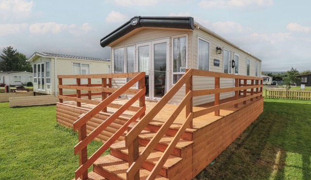 HAZEL, pet friendly, with a garden in Denny