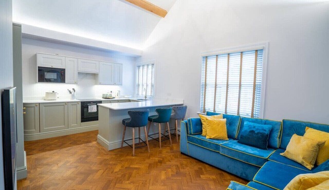 Hazelwick Apartment Is a wonderfuk 2 bedroom Apartment in Crawley with street parking