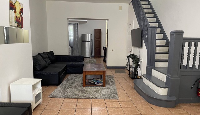 HE, spacious 5 bedrooms 3 bathrooms house entire house