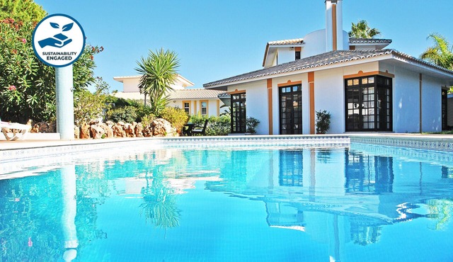 Heatable pool, BBQ & total privacy
