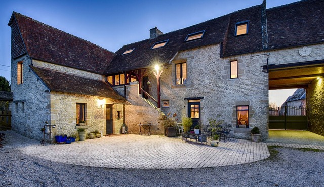 HEATED INDOOR POOL FROM APRIL TO OCTOBER - CHARM AND COMFORT