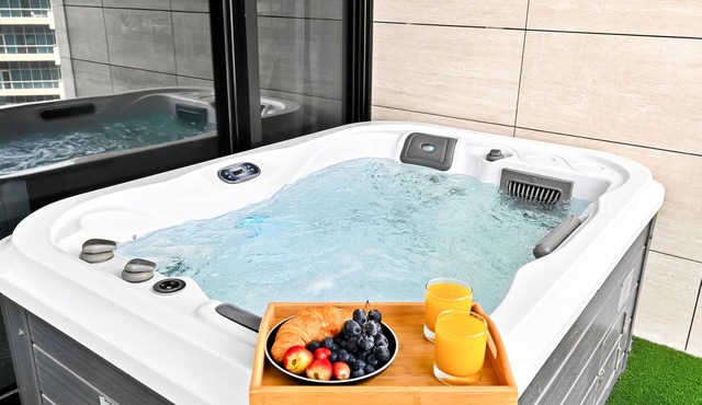 Heated Jacuzzi | Burj Views | Parking | Cosy 2Br