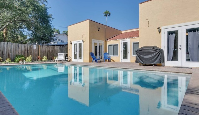 Heated Pool 4bd/2ba Sleep 12 in Beds Near FIT/Golf