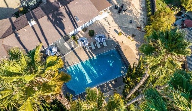 Heated pool (82 degrees), hot tub, gas firepit